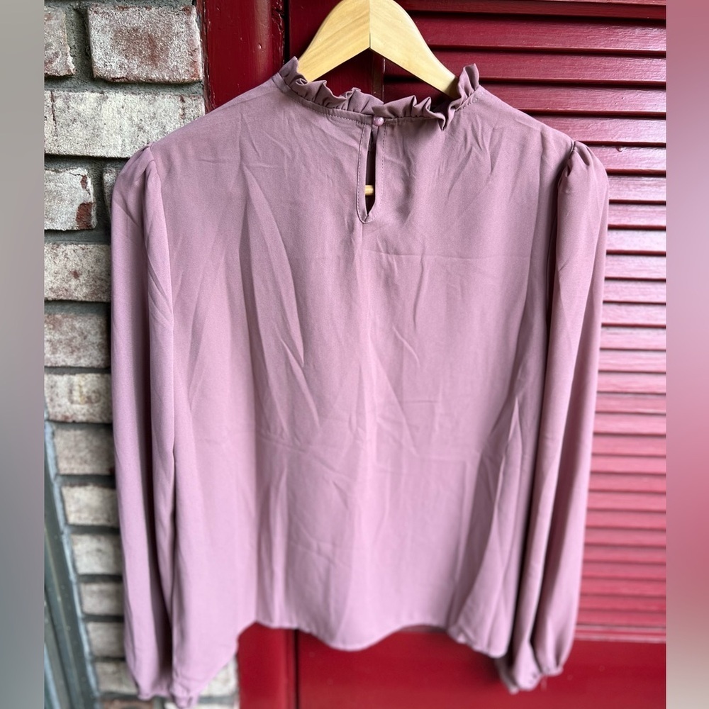 SHEIN frilled neck keyhole back latern sleeve top mediump - Picture 8 of 11